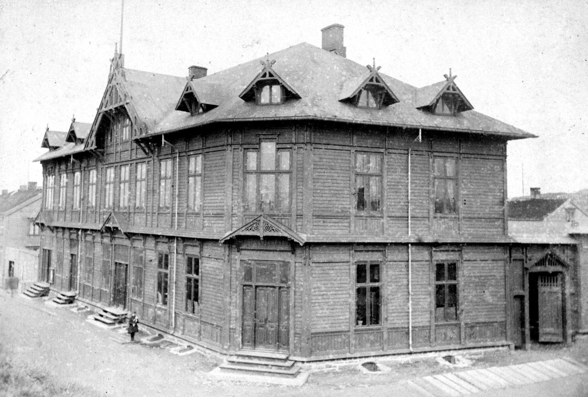 70 år siden innvielsen: Lotteri for nytt rådhus i Vardø - Østhavet