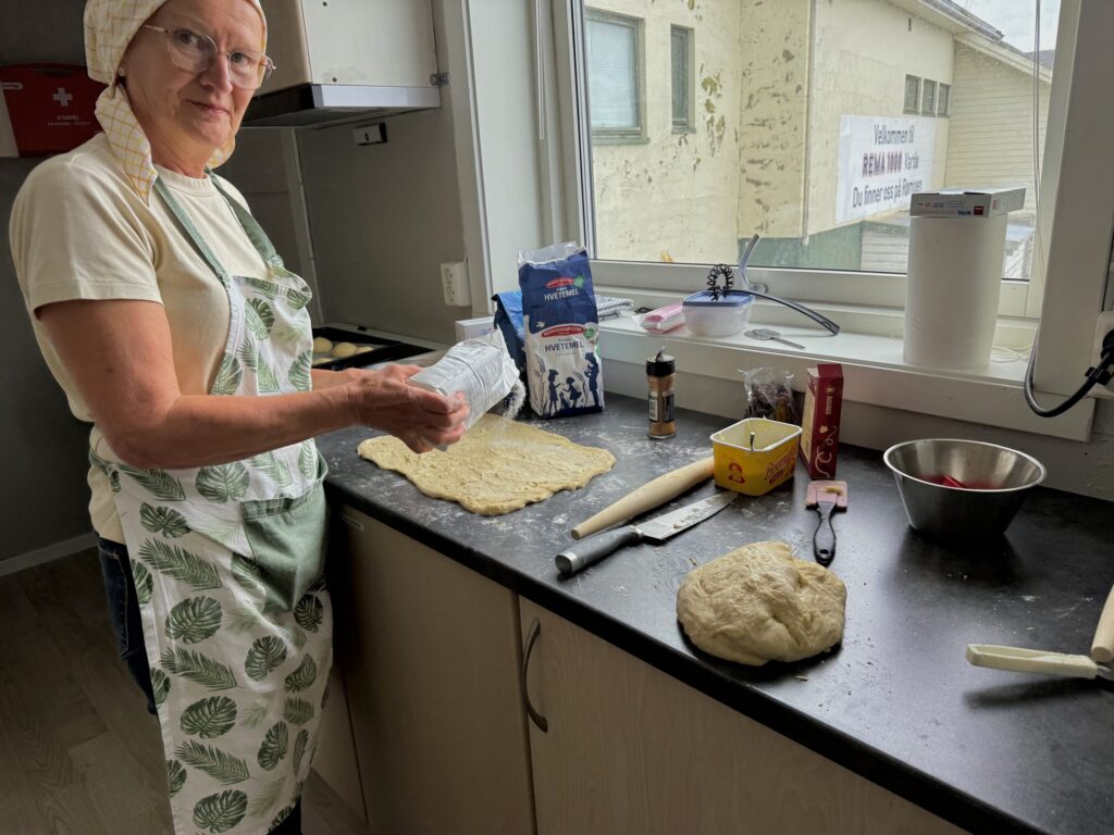 Päivikki Herranen ledet bakeverkstedet under Pomorfestivalen. Alle foto: Anastasiia Frolova.