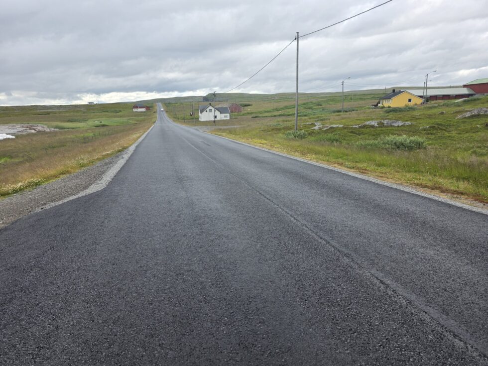 Kramvik har fått helt ny asfalt. Foto: Jan S. Krogh.