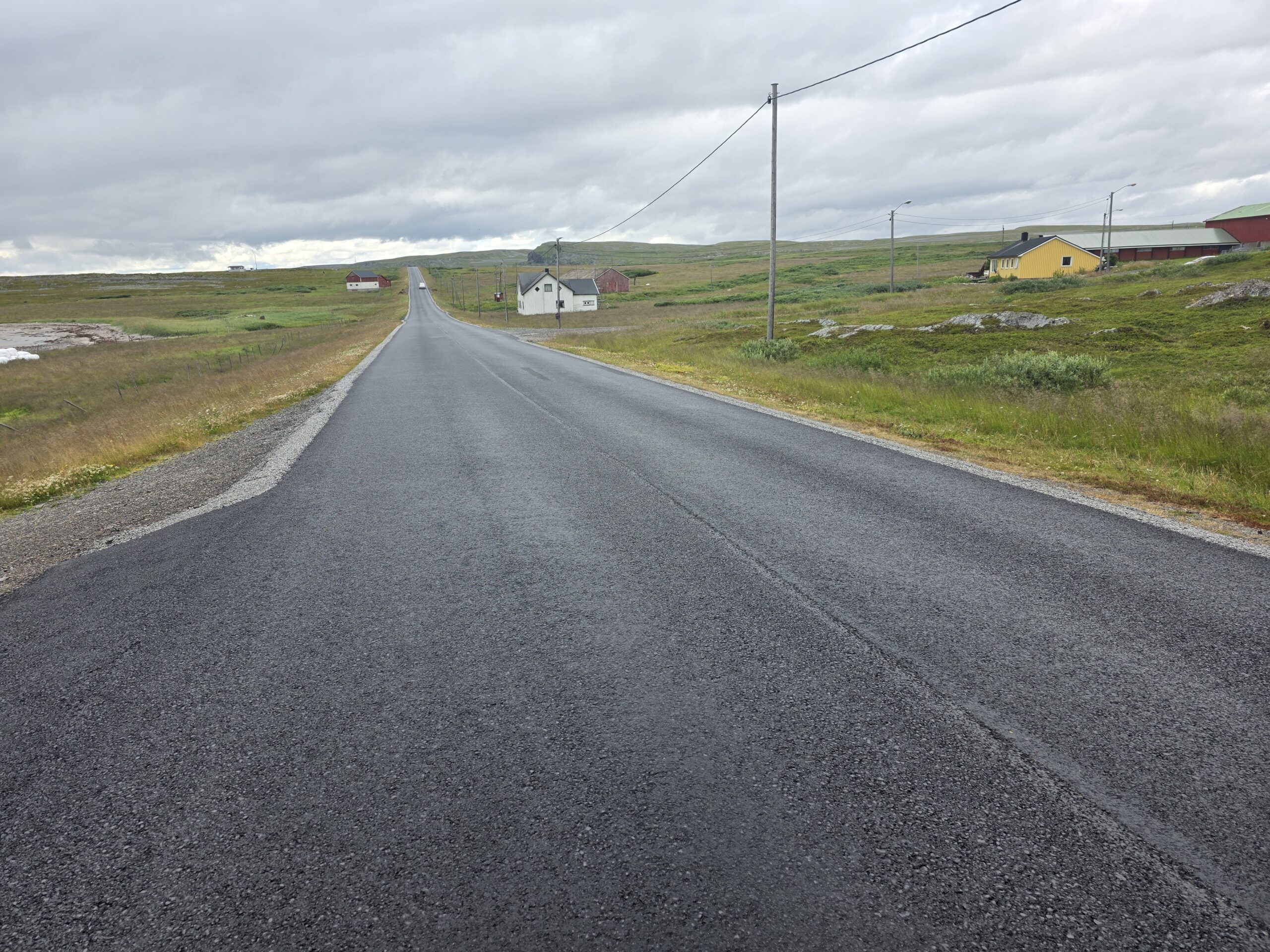 Kramvik har fått helt ny asfalt. Foto: Jan S. Krogh.
