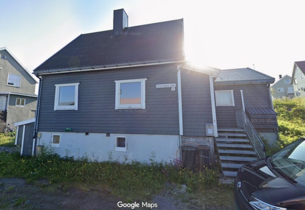 Dronningens gate 12 har fått ny eier. Foto: Google Maps.