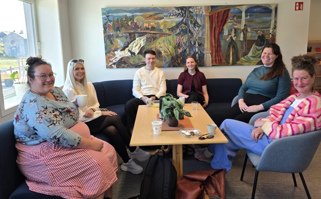 Seks nye ansatte fra v. Inga Marie Hortemo, Isabelle Berg, Idar André Saglien, Kari Eggum Talleraas, Solvår Økland og Marie Strige Bertheussen. Begge foto: Jan S. Krogh.
