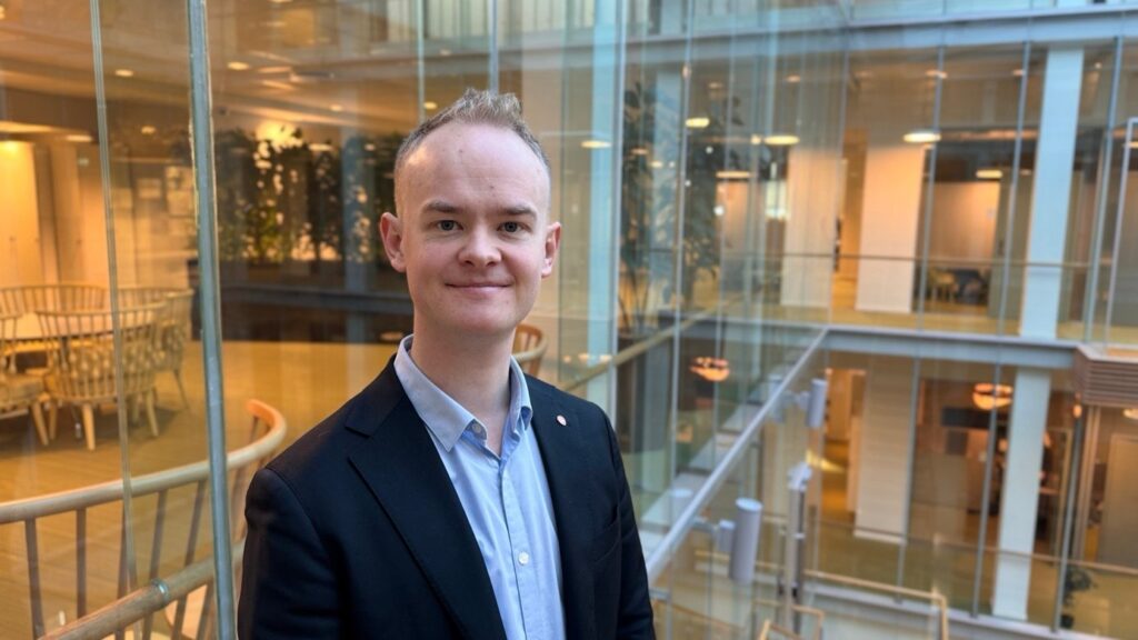 REGJERINGENS SVAR: Statssekretær Kristoffer André Hansen i Klima- og miljødepartementet erkjenner at Hornøya-ordningen i 2026 ikke fungerte etter hensikten – og at den må endres. Foto: Klima- og miljødepartementet.