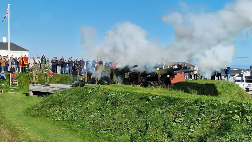 Alle Østhavet har snakket med sier at de aldri kan huske flere mennesker samlet ved Vardøhus festning enn sist fredag. Foto av video tatt av Vaar Nilsen.