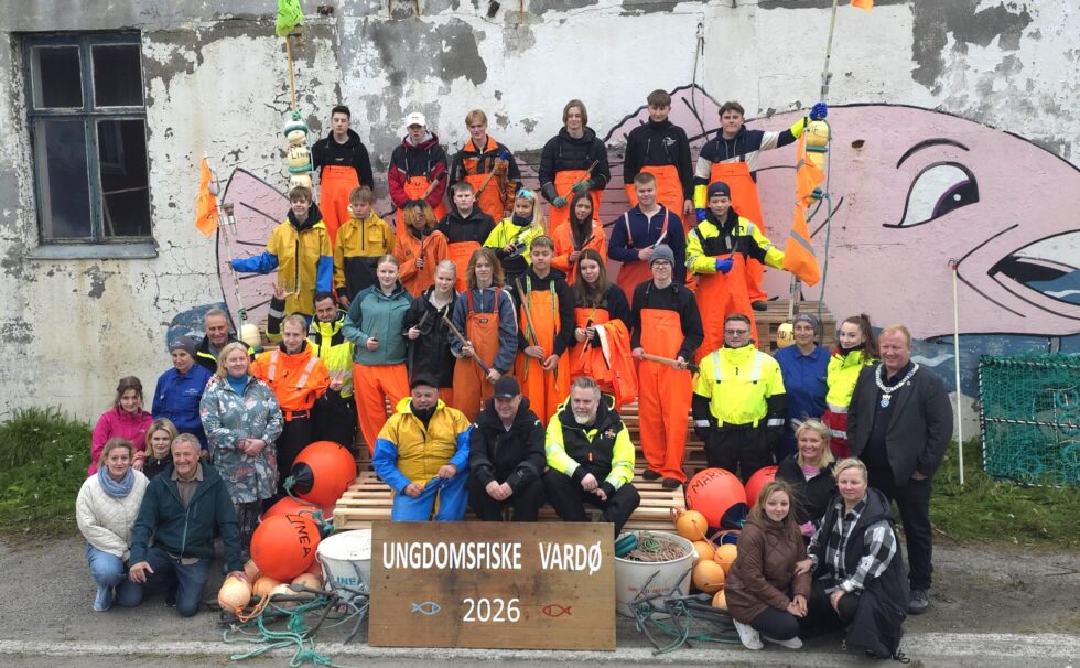 Deltakere i årets ungdomsfiske i Vardø og representanter for apparatet rundt ble foreviget på dette gruppebildet. Alle foto: Jan S. Krogh.