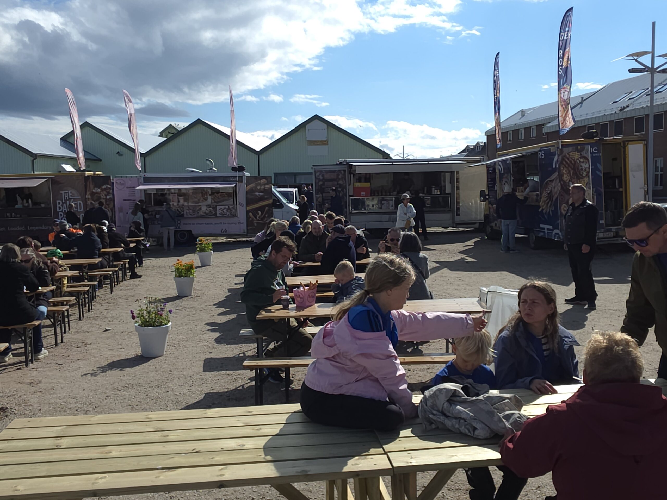 Det går knallbra med kommuneøkonomien i Vardø ifølge de siste kostratall fra statsforvalteren. Illustrasjonsfoto fra Havnetorget tatt under pomorfestivalen: Jan S. Krogh.