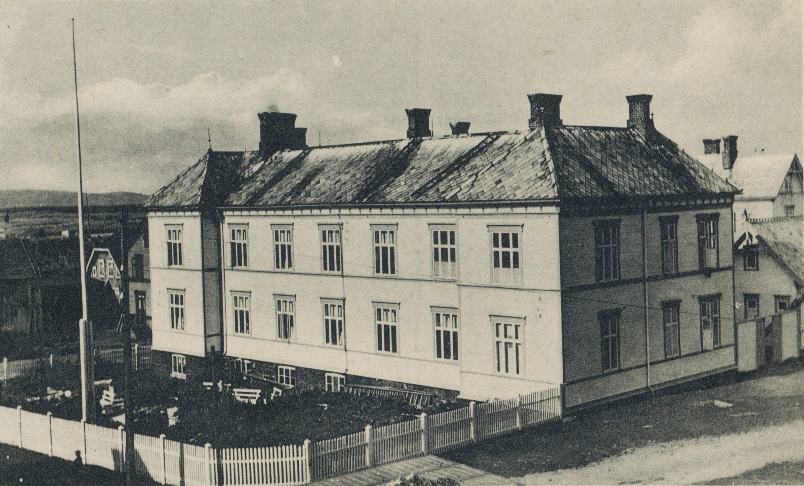 Vardø gamle sykehus i Grønnegata Fra postkort av Olaf Adolf Jakobsen | Vardø museum.
