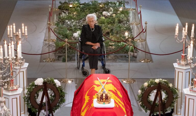 Prinsesse Astrid ved begravelsen til sin lillebror, kong Harald 5. Foto: Øivind Möller Bakken.