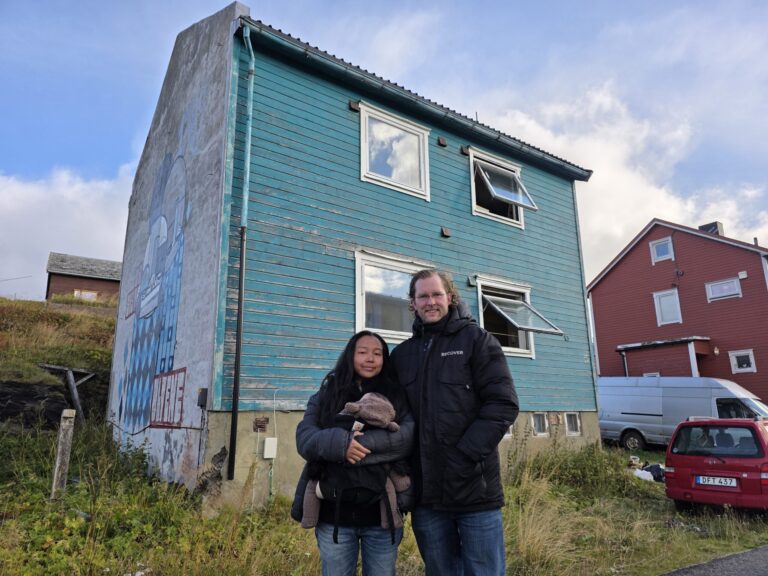 Khamora og Jesper Neukirchner har kjøpt hus i Søndre Berggate som nå skal pusses opp. Begge foto: Jan S. Krogh.